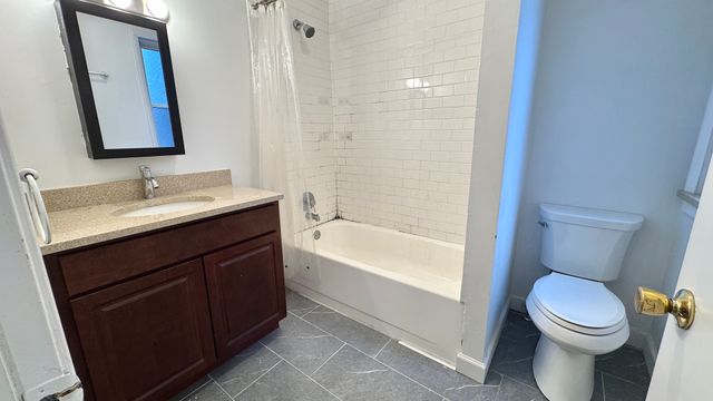 644 W Aldine Avenue 1, Chicago, IL 60657