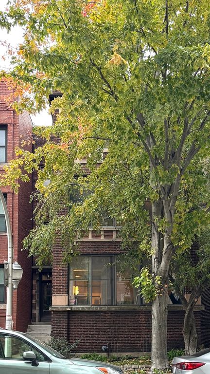 644 W Aldine Avenue 1, Chicago, IL 60657