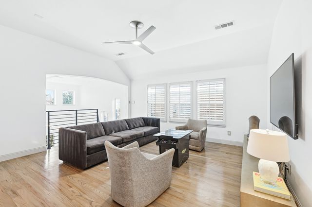 512 Highwood Trail, Lewisville, TX 75056