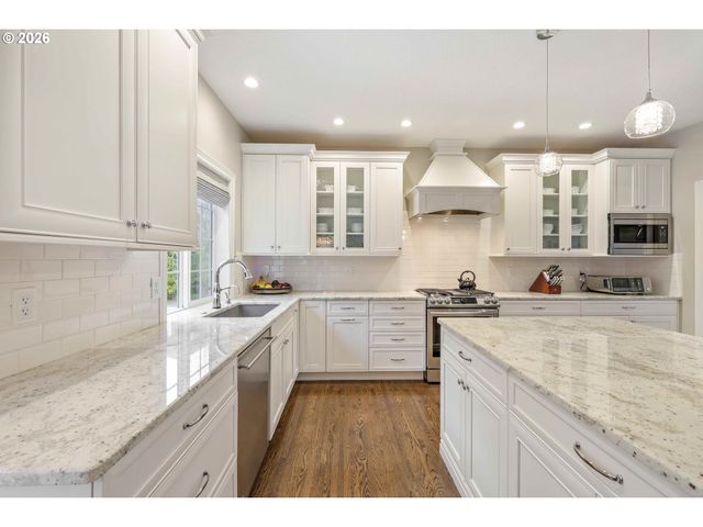 13736 Sw MISTLETOE Dr, Portland, OR 97224