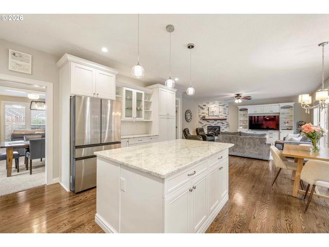 13736 Sw MISTLETOE Dr, Portland, OR 97224