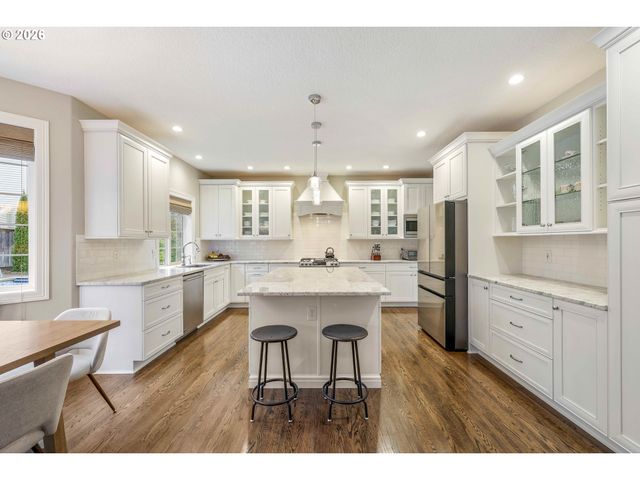 13736 Sw MISTLETOE Dr, Portland, OR 97224