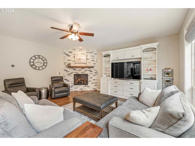 13736 Sw MISTLETOE Dr, Portland, OR 97224