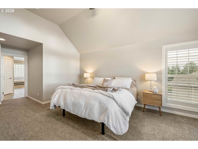 13736 Sw MISTLETOE Dr, Portland, OR 97224