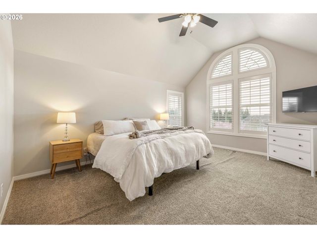 13736 Sw MISTLETOE Dr, Portland, OR 97224