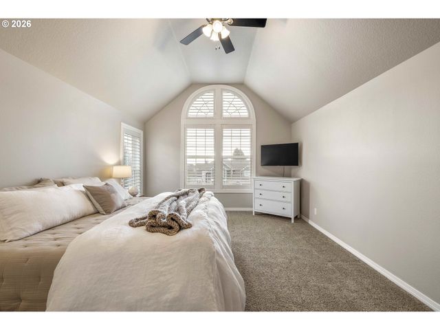 13736 Sw MISTLETOE Dr, Portland, OR 97224