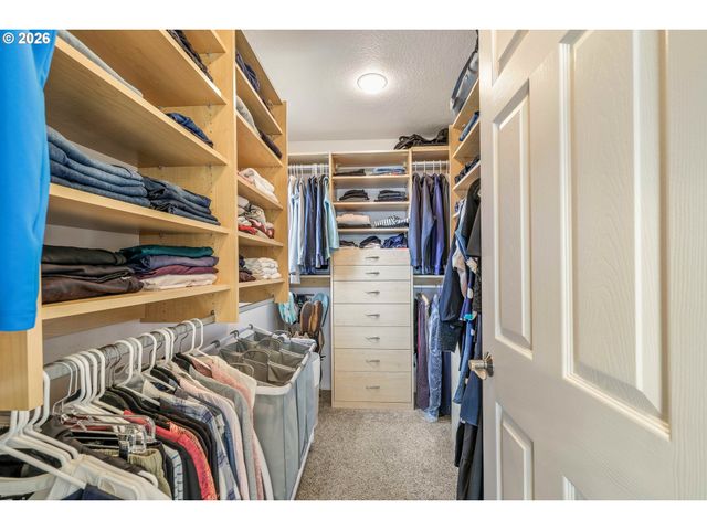 13736 Sw MISTLETOE Dr, Portland, OR 97224