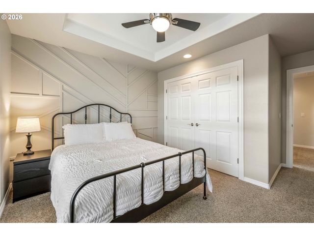 13736 Sw MISTLETOE Dr, Portland, OR 97224