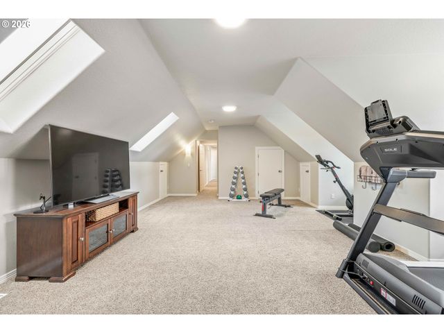 13736 Sw MISTLETOE Dr, Portland, OR 97224