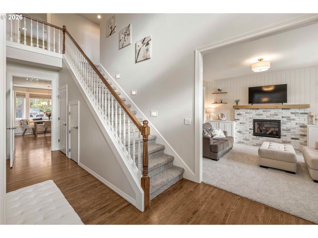 13736 Sw MISTLETOE Dr, Portland, OR 97224