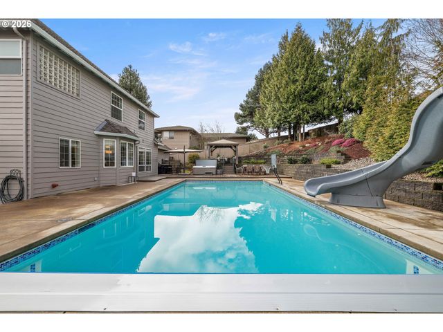 13736 Sw MISTLETOE Dr, Portland, OR 97224