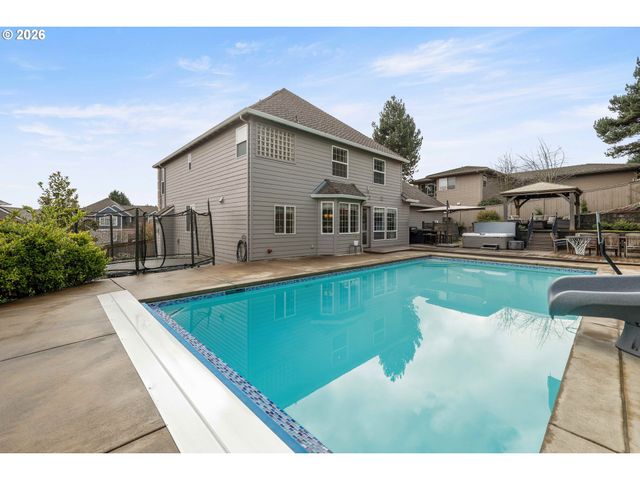 13736 Sw MISTLETOE Dr, Portland, OR 97224