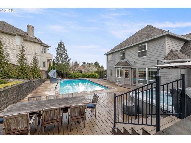 13736 Sw MISTLETOE Dr, Portland, OR 97224