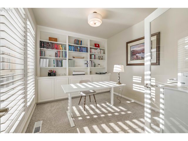 13736 Sw MISTLETOE Dr, Portland, OR 97224