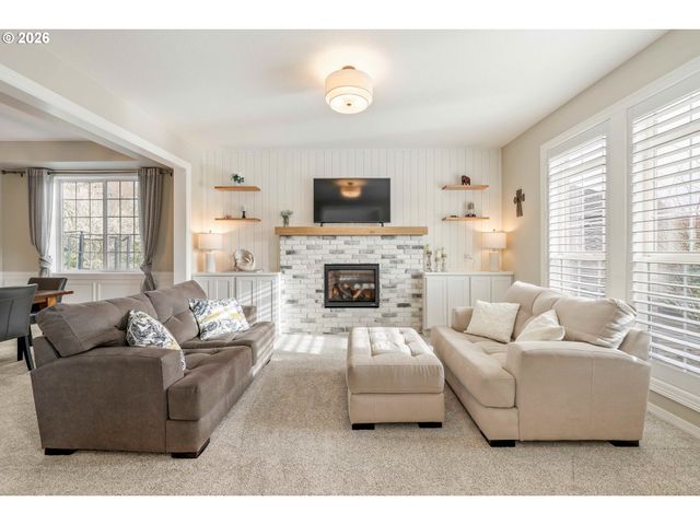 13736 Sw MISTLETOE Dr, Portland, OR 97224