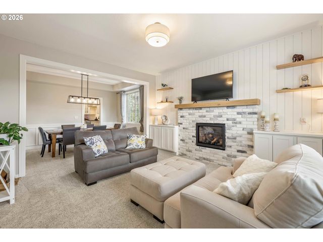 13736 Sw MISTLETOE Dr, Portland, OR 97224