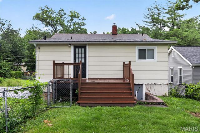 2215 Wallis Avenue, Overland, MO 63114