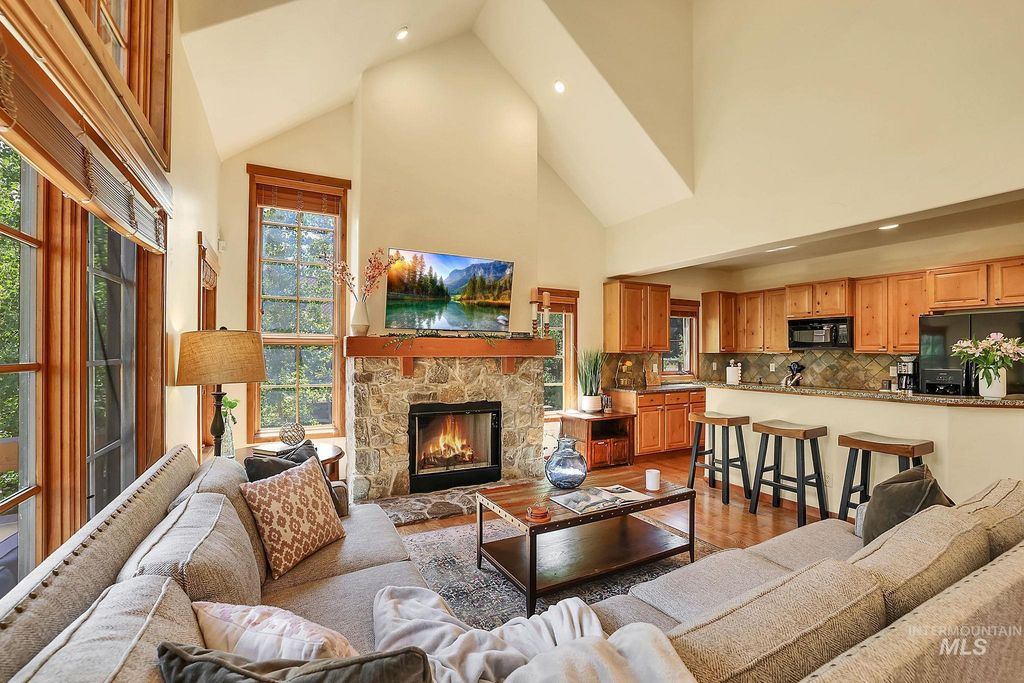 76 Clearwater, Donnelly, ID 83615 photo 2