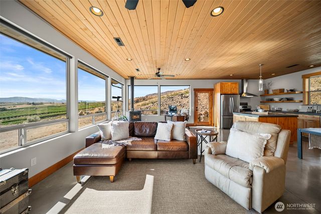 95 Laurel Estates, Rock Island, WA 98850