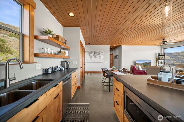 95 Laurel Estates, Rock Island, WA 98850