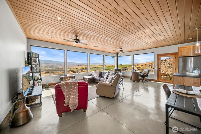 95 Laurel Estates, Rock Island, WA 98850