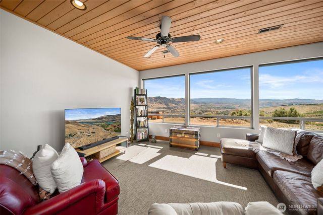 95 Laurel Estates, Rock Island, WA 98850