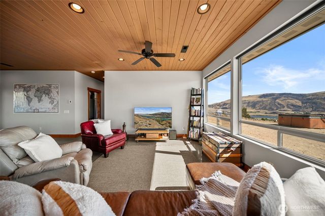 95 Laurel Estates, Rock Island, WA 98850