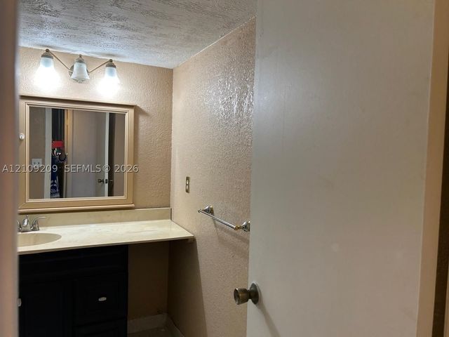 3671 Environ Blvd 470, Lauderhill, FL 33319