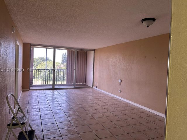 3671 Environ Blvd 470, Lauderhill, FL 33319