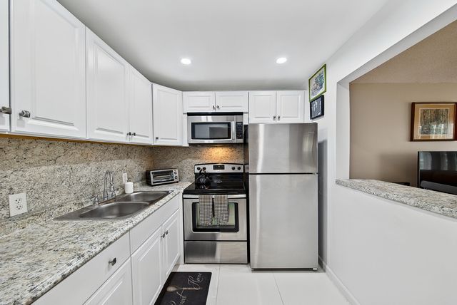 96 Fanshaw, Boca Raton, FL 33434