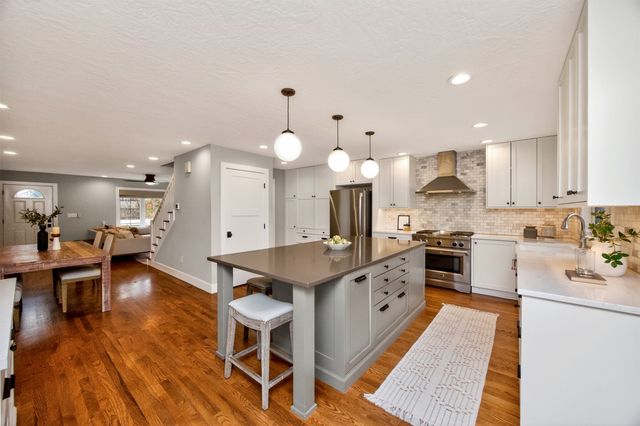 4865 Meredith Drive, Des Moines, IA 50310