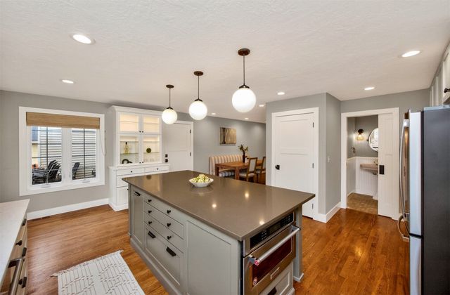 4865 Meredith Drive, Des Moines, IA 50310