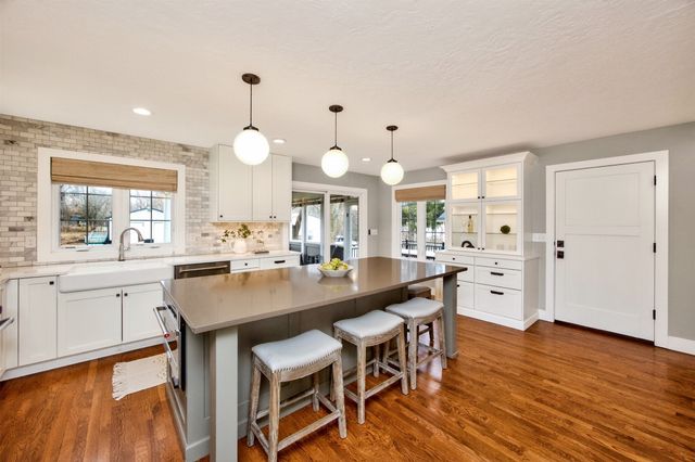 4865 Meredith Drive, Des Moines, IA 50310