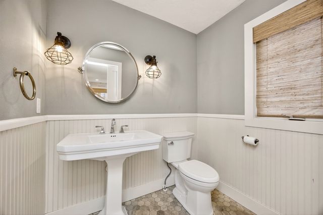 4865 Meredith Drive, Des Moines, IA 50310