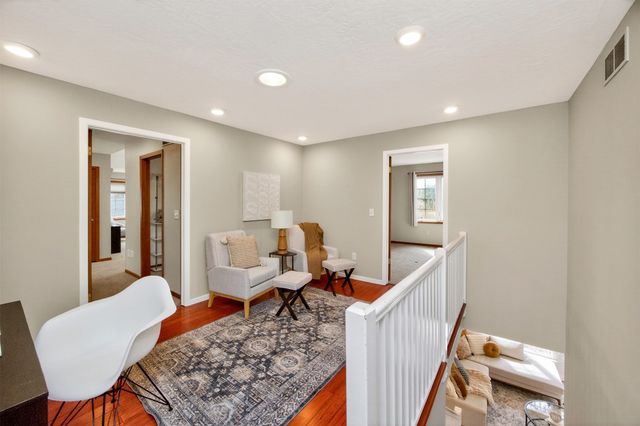 4865 Meredith Drive, Des Moines, IA 50310