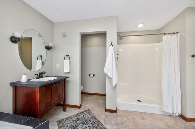 4865 Meredith Drive, Des Moines, IA 50310