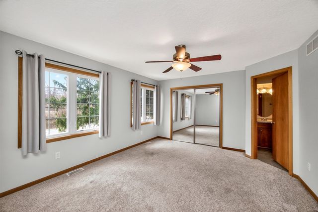 4865 Meredith Drive, Des Moines, IA 50310