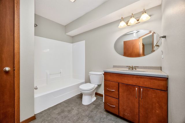 4865 Meredith Drive, Des Moines, IA 50310