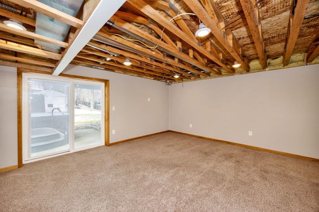 4865 Meredith Drive, Des Moines, IA 50310