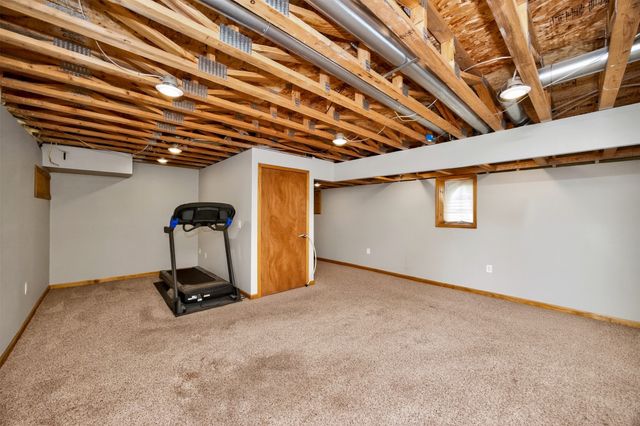 4865 Meredith Drive, Des Moines, IA 50310