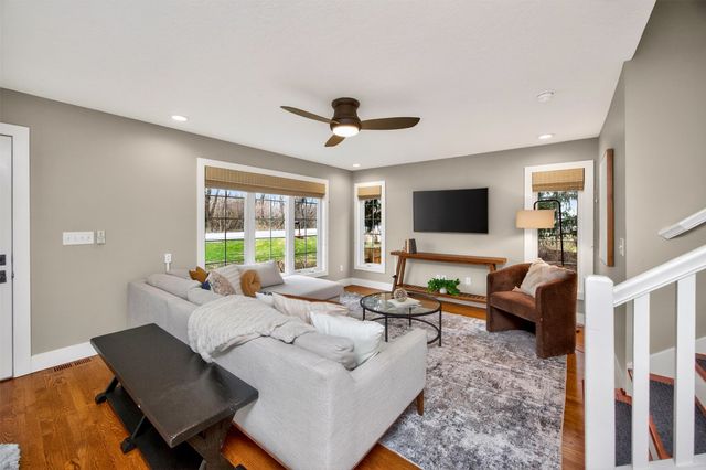 4865 Meredith Drive, Des Moines, IA 50310