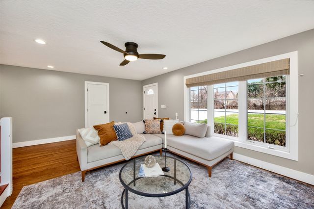 4865 Meredith Drive, Des Moines, IA 50310