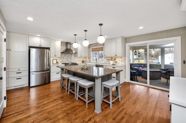 4865 Meredith Drive, Des Moines, IA 50310