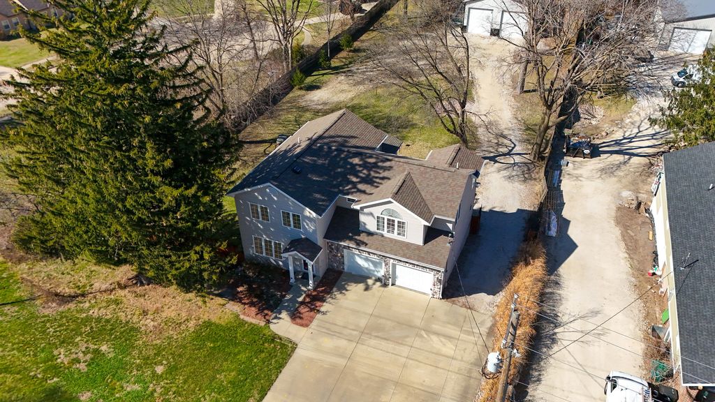 4865 Meredith Drive, Des Moines, IA 50310