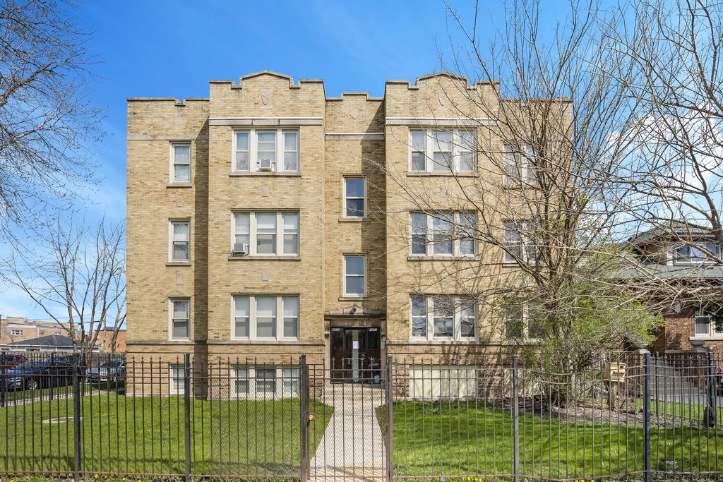 4452 W Parker Avenue 1, Chicago, IL 60639