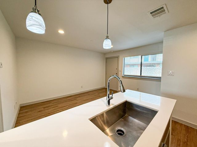 4526 Munger Avenue 106, Dallas, TX 75204