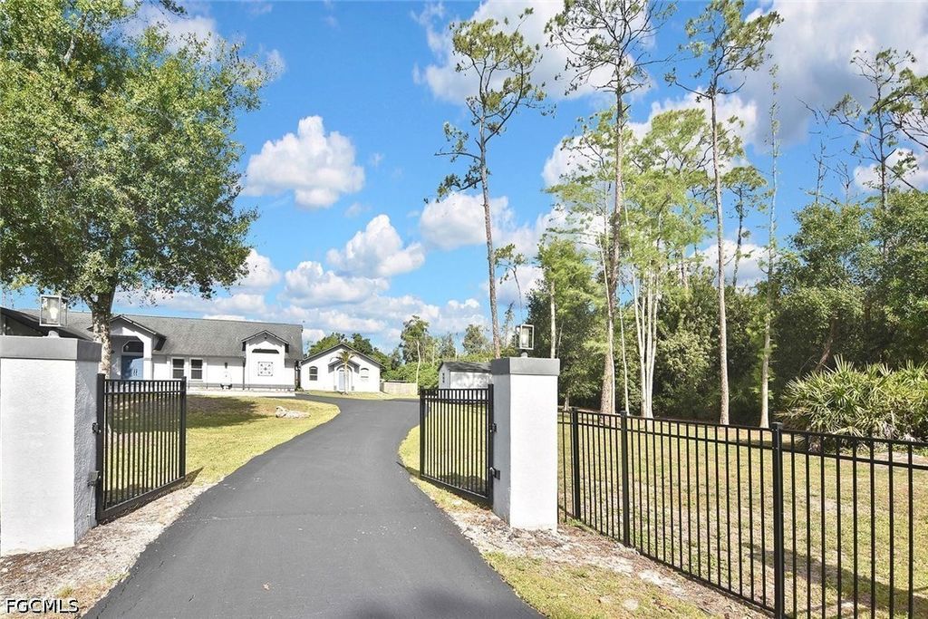 12206 Honeysuckle RD, Fort Myers, FL 33966