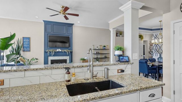 2100 Carabiner Way, Louisville, KY 40245