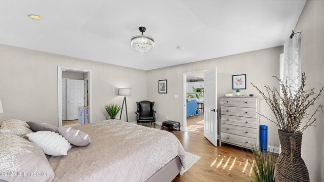 2100 Carabiner Way, Louisville, KY 40245