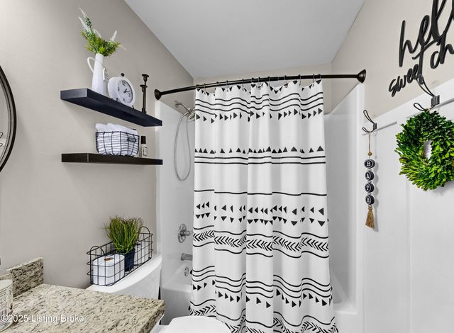 2100 Carabiner Way, Louisville, KY 40245